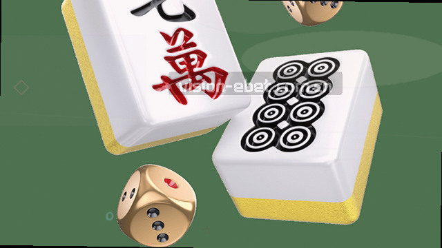 名片上，指尖轻触联系信息
